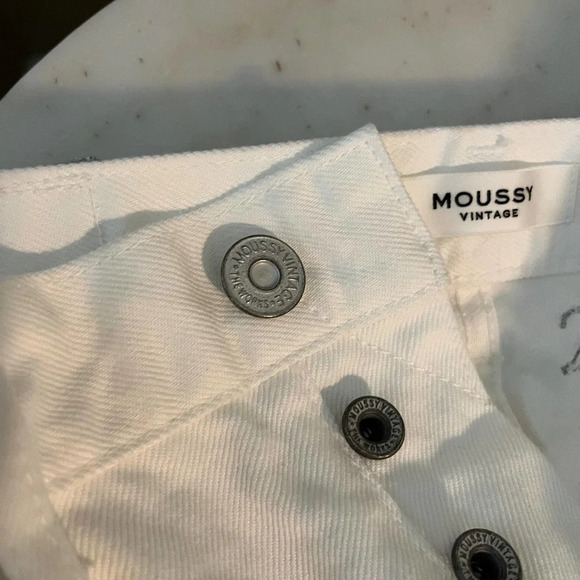 Moussy Vintage Distressed White Denim Jeans Button Fly Size 28 New NWT Raw Hem - Picture 12 of 12